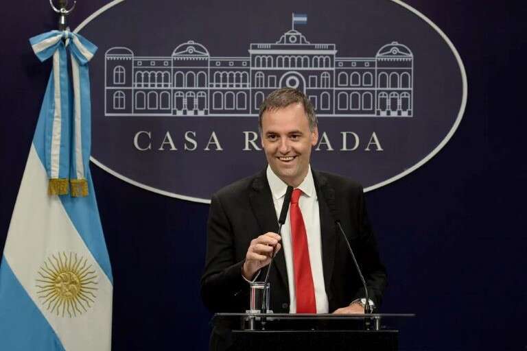 Polémica: Adorni tildó a Facundo Manes de “kirchnerista” y afirmó que utiliza recursos judiciales “para show”