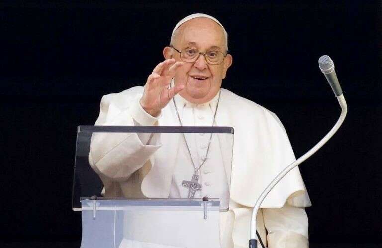 Vaticano: “Nuestro físico está débil, pero nada impide amar y rezar”, el mensaje del papa Francisco desde el hospital