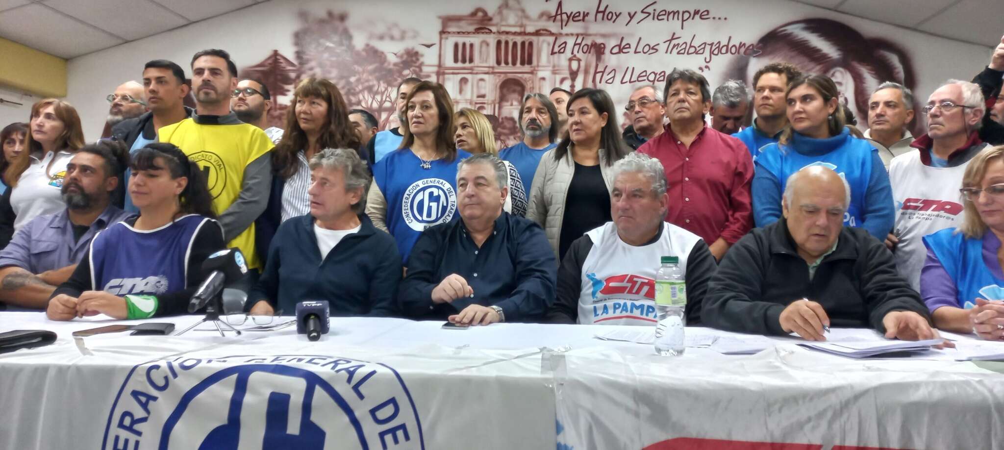 Las tres centrales obreras y la Mesa Intersindical adhieren a la Marcha Federal Universitaria y al paro del 9 de mayo