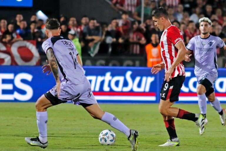 Fútbol: Estudiantes le ganó a Barracas Central y accedió a las semifinales ante el ganador del Superclásico