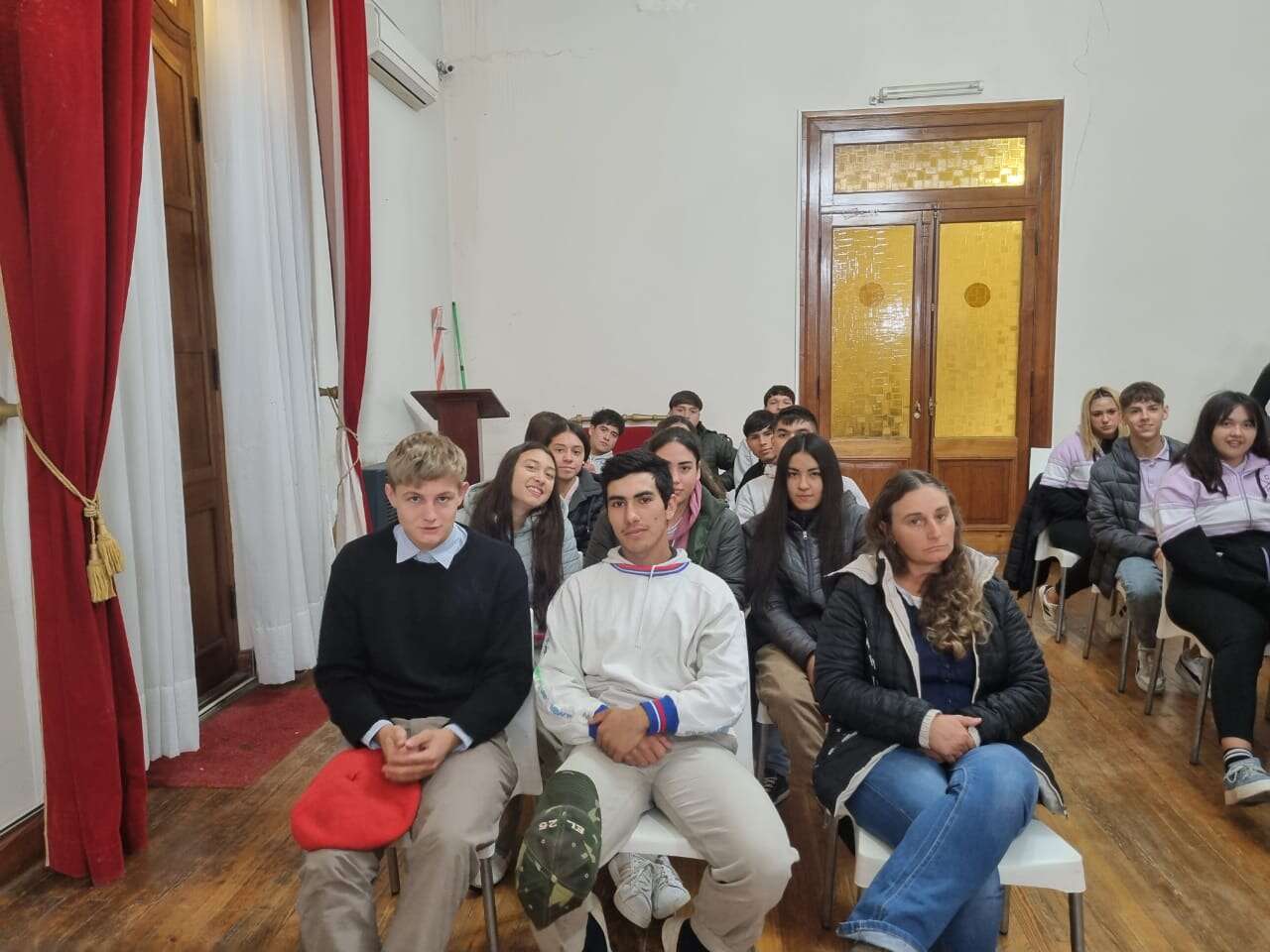 Cuatro colegios secundarios de Victorica presenciaron un debate oral