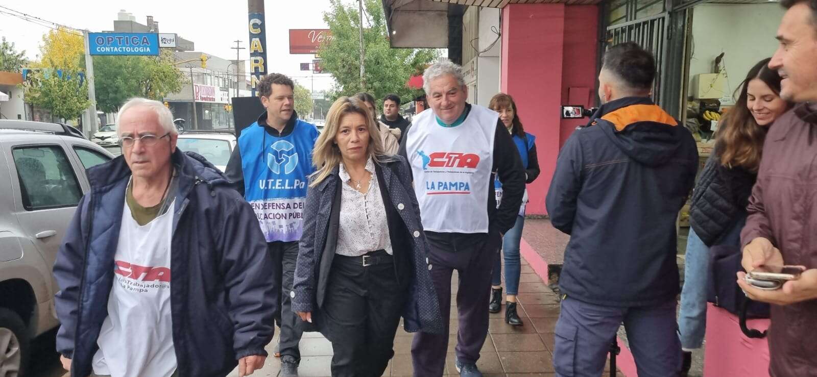 Santa Rosa: Por el DNU, las tres centrales obreras entregaron petitorio en el PRO