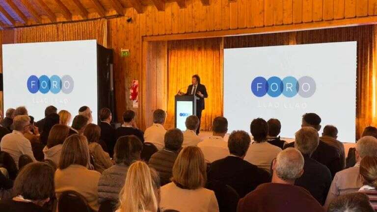 En Río Negro, Milei expuso ante los empresarios en el Foro Llao Llao