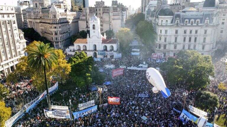 Miles de estudiantes, docentes, gremios y dirigentes se movilizaron en todo el país a favor de la universidad pública