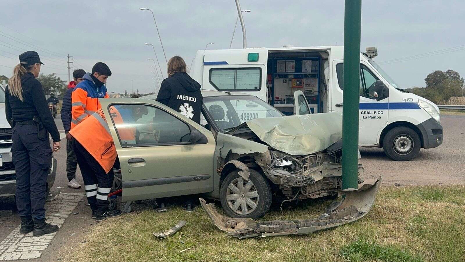 General Pico: Una mujer resultó herida tras un fuerte choque en Av. Brunengo y 303