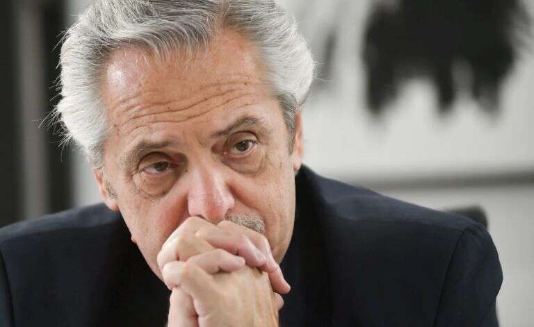Ordenan seguir con la investigación por la negociación de vacunas durante el gobierno de Alberto Fernández