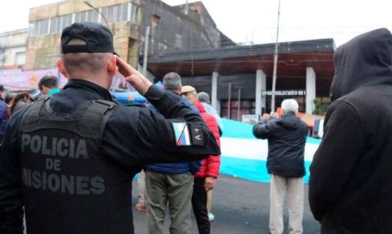 Misiones: Hubo acuerdo a partir de un llamativo aumento de sueldo que mitigó la protesta policial