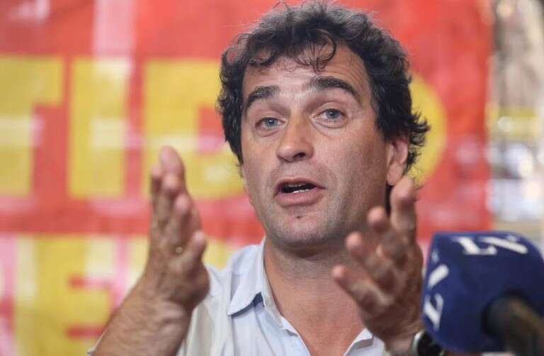 Denunciaron a Milei por el costo de sus viajes no oficiales al exterior