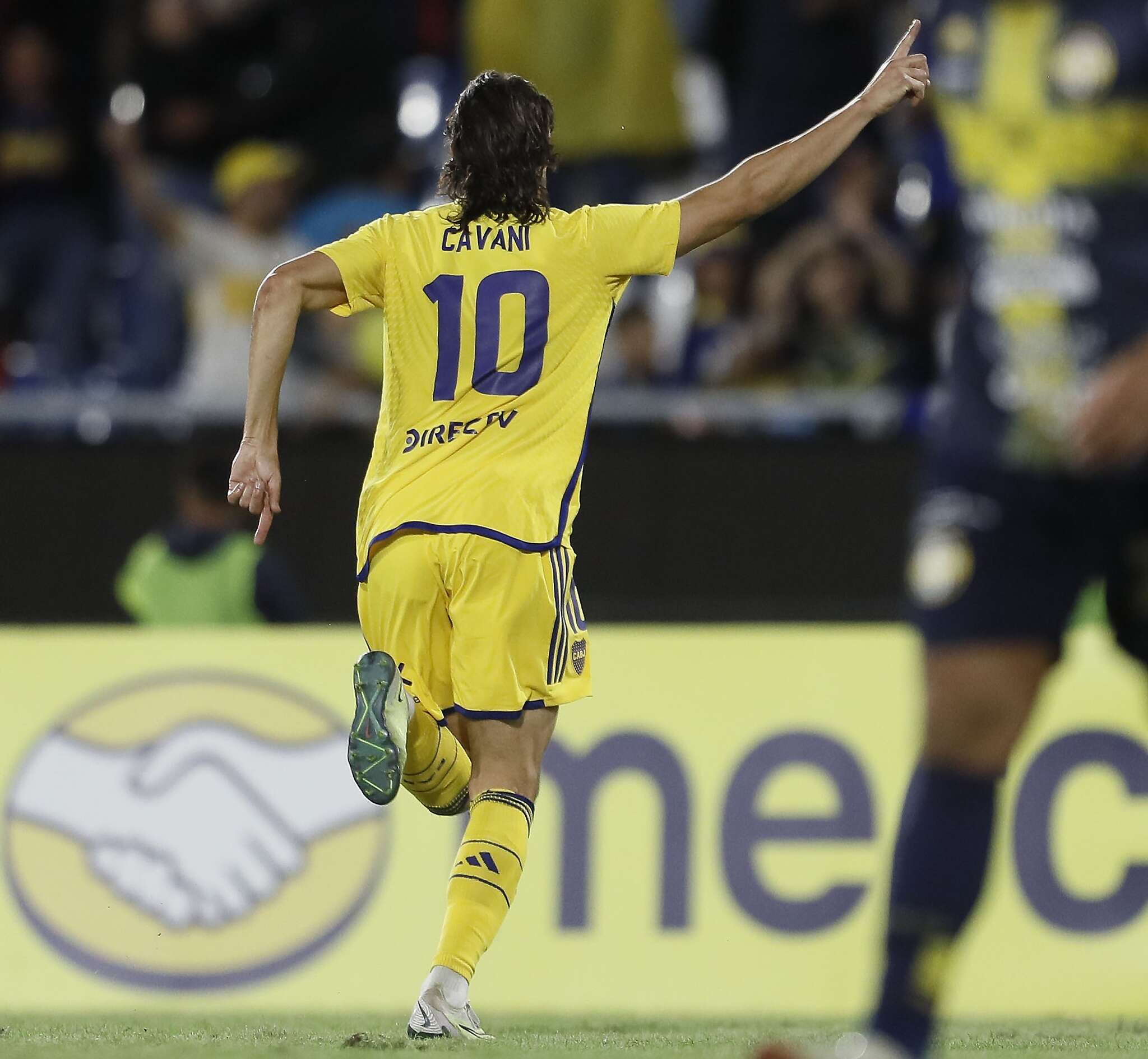 Fútbol: Boca lo dio vuelta con un golazo de Cavani y depende de sí mismo para clasificar en primer lugar