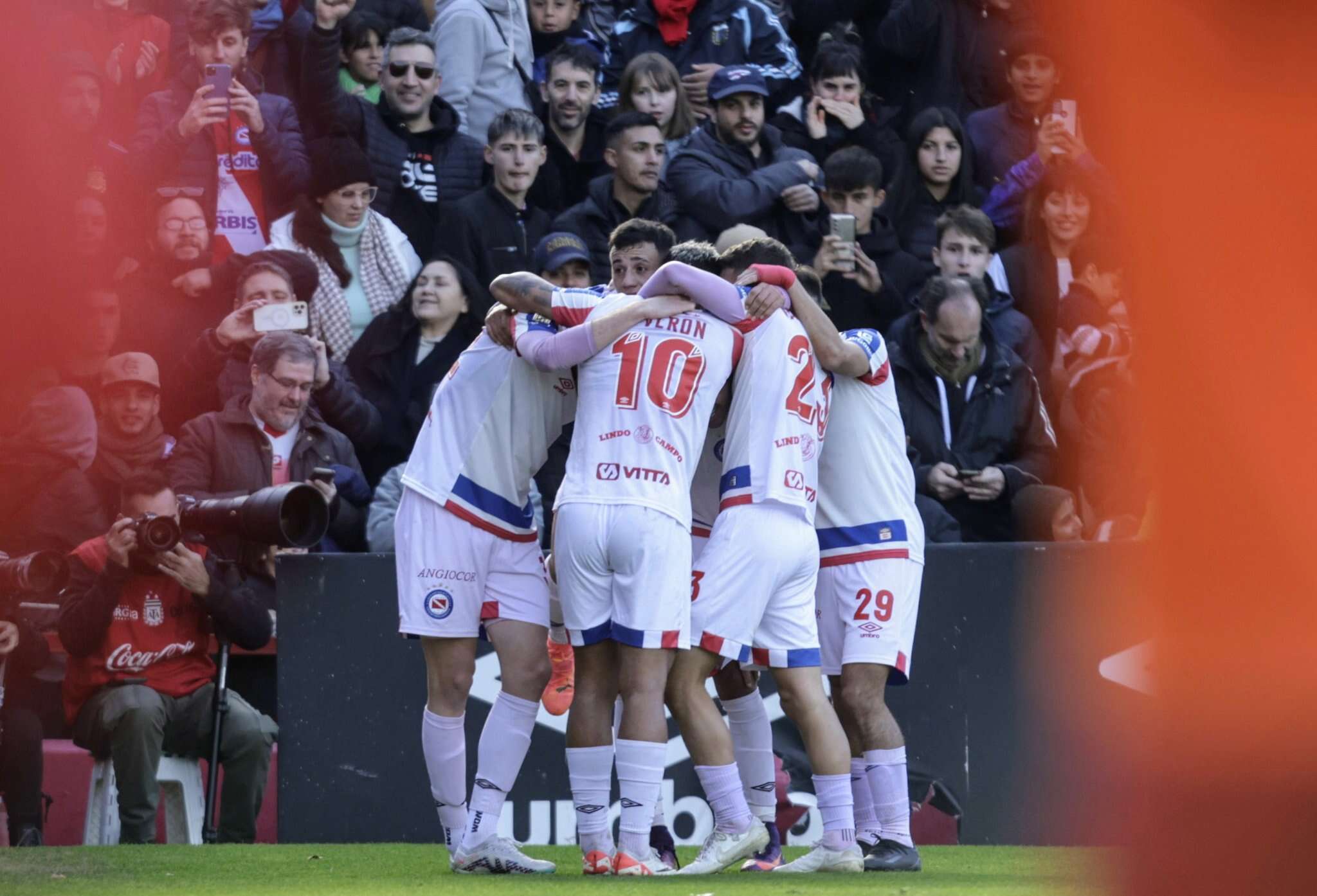 Futbol: Argentinos venció a River por la mínima
