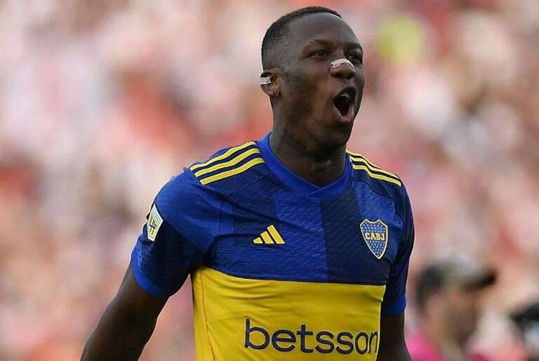Fútbol: Boca llegó a un acuerdo con Luis Advíncula para renovar hasta 2026