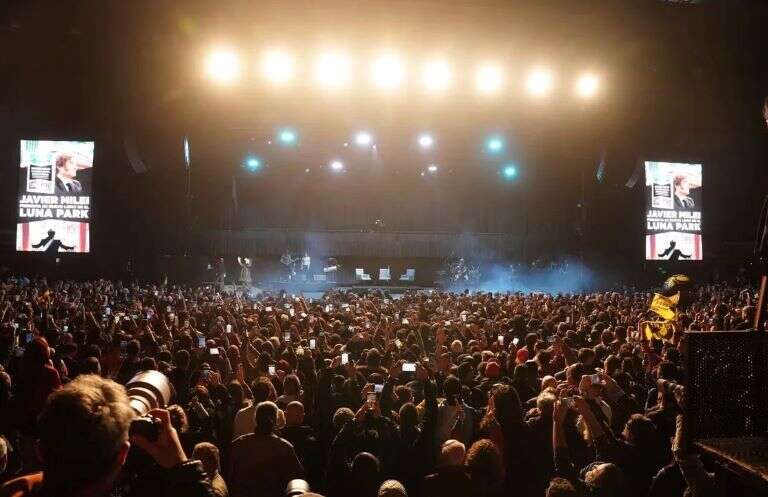 El show de Milei en el Luna Park: Suspicacias por “Yuyito” en la primera fila y cánticos de la gente contra Pedro Sánchez y Cristina