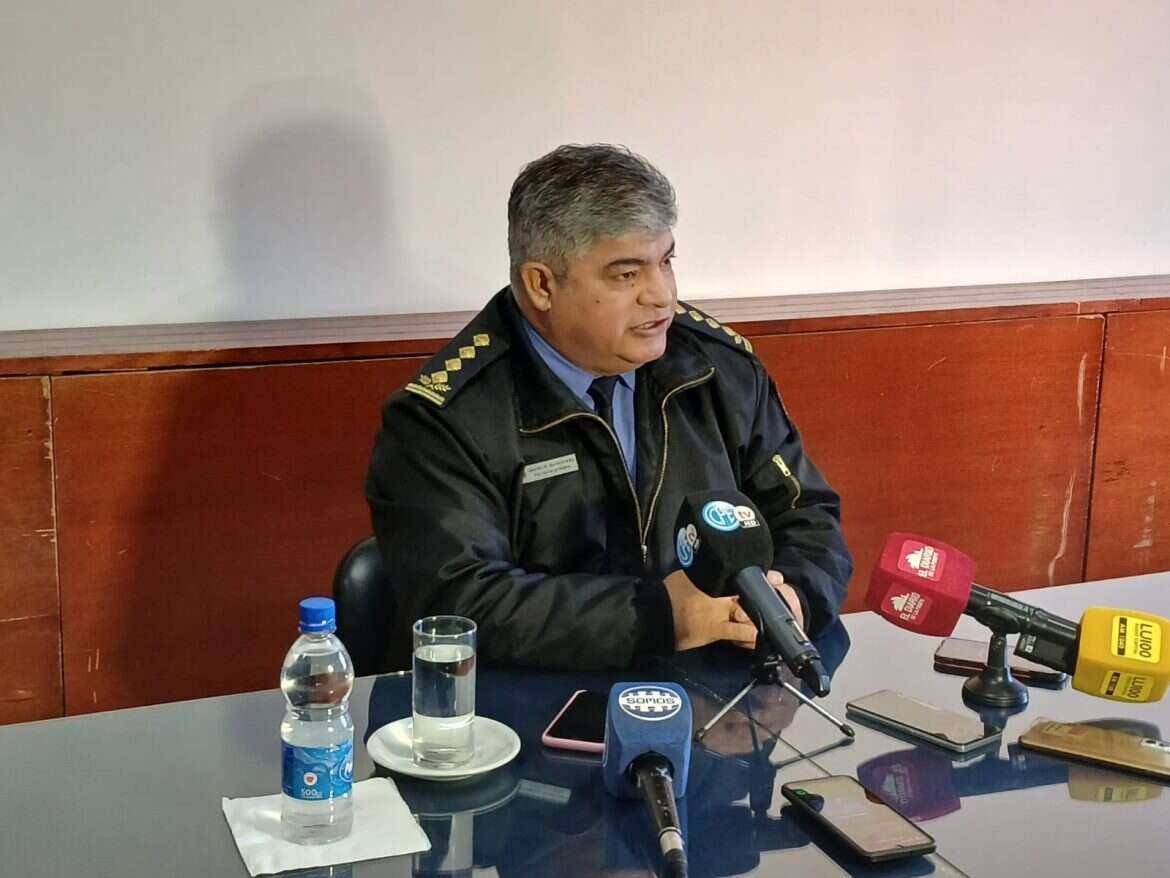 El jefe de la policía presentó la renuncia tras la denuncia de maltratos y abusos