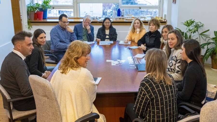 Comitiva internacional de visita para conocer las políticas de educación inclusiva de La Pampa
