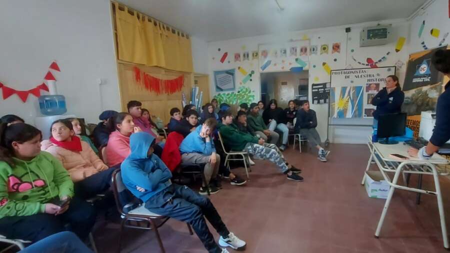 Cuchillo Có: Defensa Civil brindó una charla para estudiantes