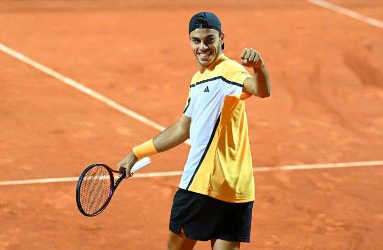 Tenis: Cerúndolo va en busca del golpe ante Djokovic en los octavos de final de Roland Garros