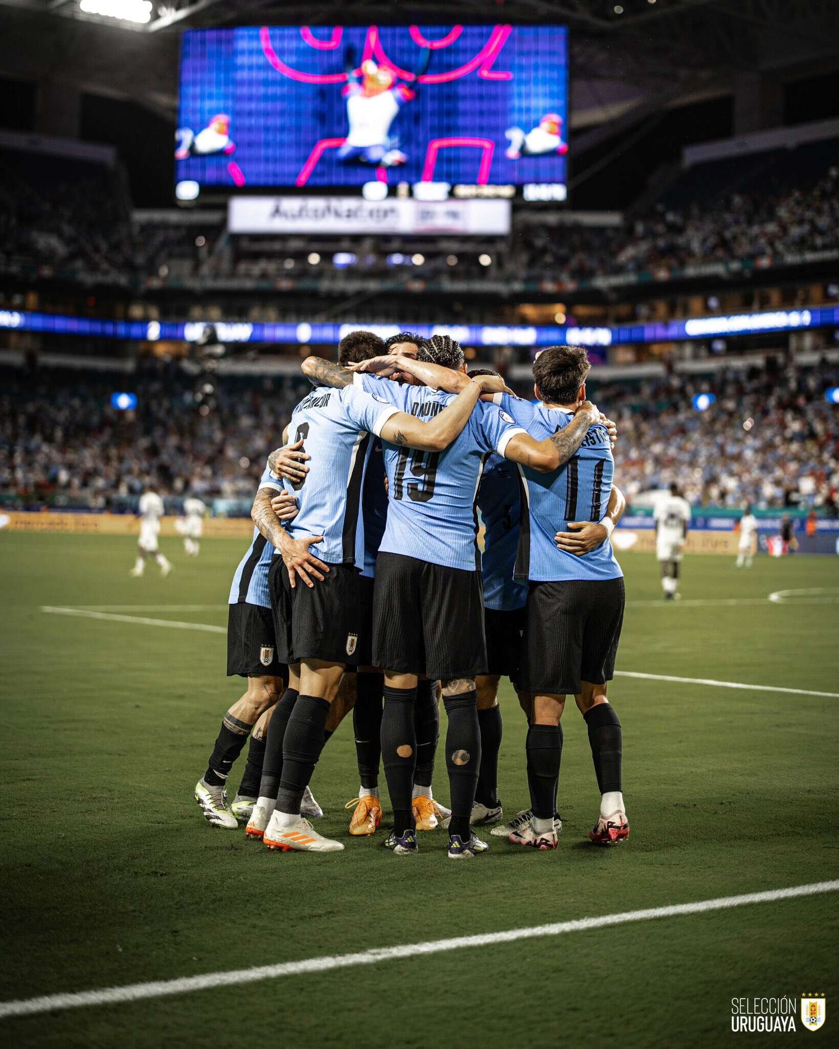 Fútbol: Uruguay tardó en liquidarlo pero goleó a Panamá en su debut