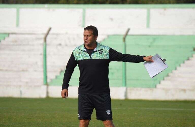 Fútbol: Ferro de Pico dispuso la salida del DT Leonardo DÂ´Urso y busca entrenador para el Federal “A”