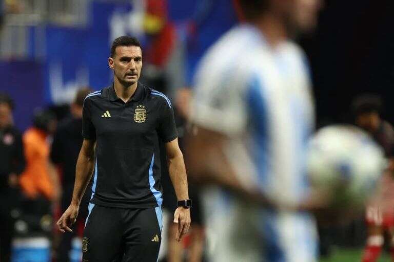 Fútbol: “Hoy vencimos al rival y la cancha”, dijo Scaloni tras el elaborado triunfo de Argentina ante Canadá