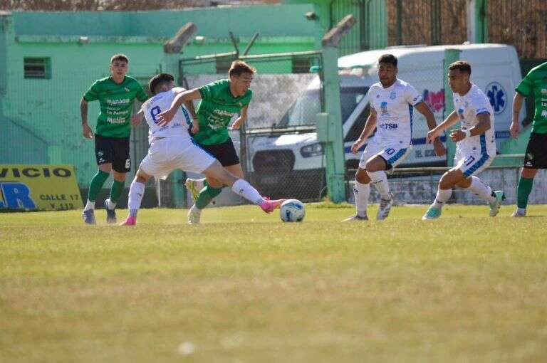 Federal “A”: Ferro juega la primera de las cinco finales para mantener la categoría