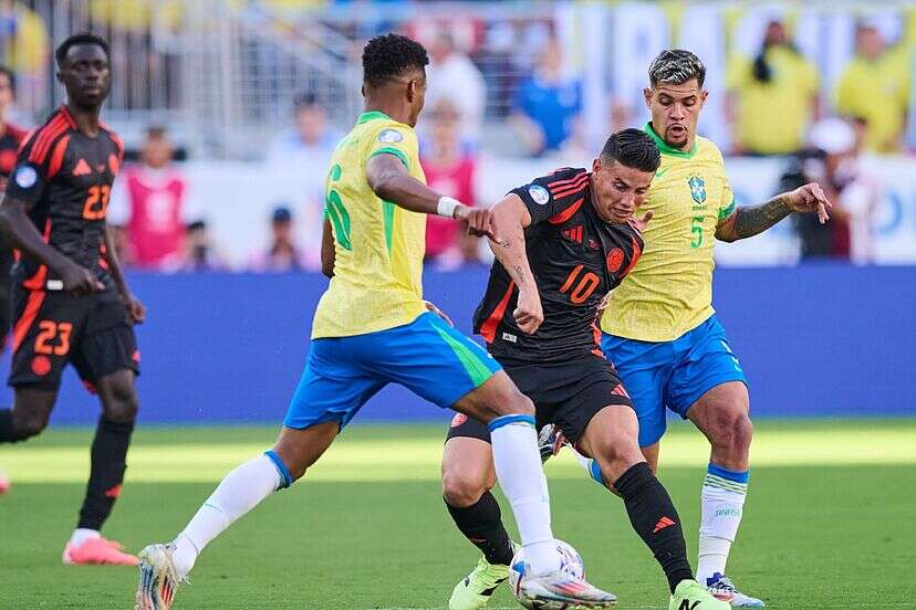 Fútbol: Colombia clasificó primero y Brasil enfrentará a Uruguay en los cuartos de final