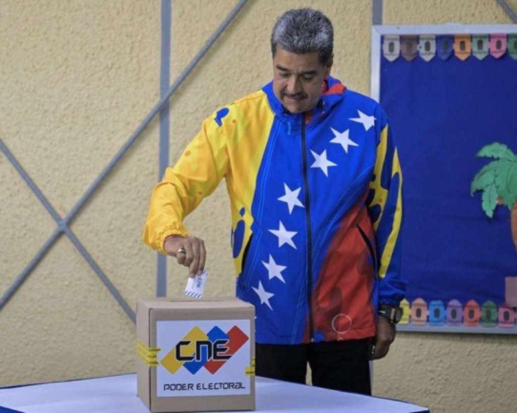 Elecciones Venezuela: Votó Maduro y aseguró que respetará el resultado