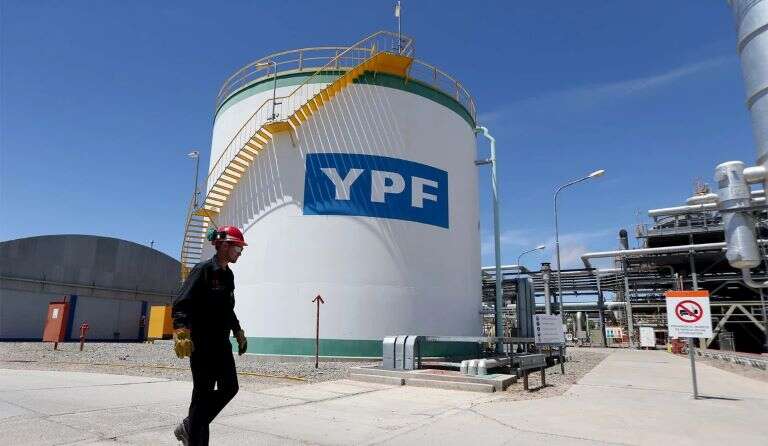 YPF anunció que seguirá con la construcción de la planta de GNL en Río Negro