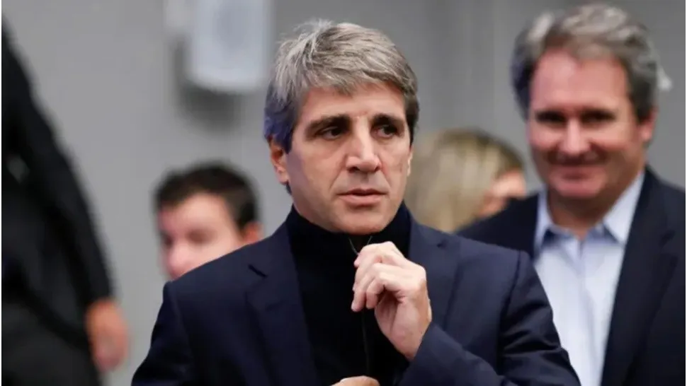 Con la baja del dólar, Luis Caputo exigió disculpas de quienes hablaban de devaluación