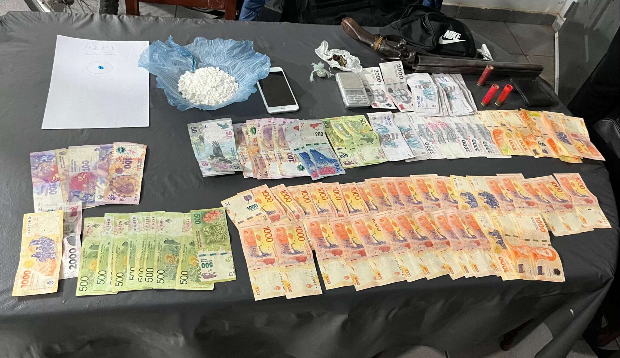 General Pico: Dos operativos antinarcóticos terminaron con detenidos y secuestro de armas, drogas y dinero