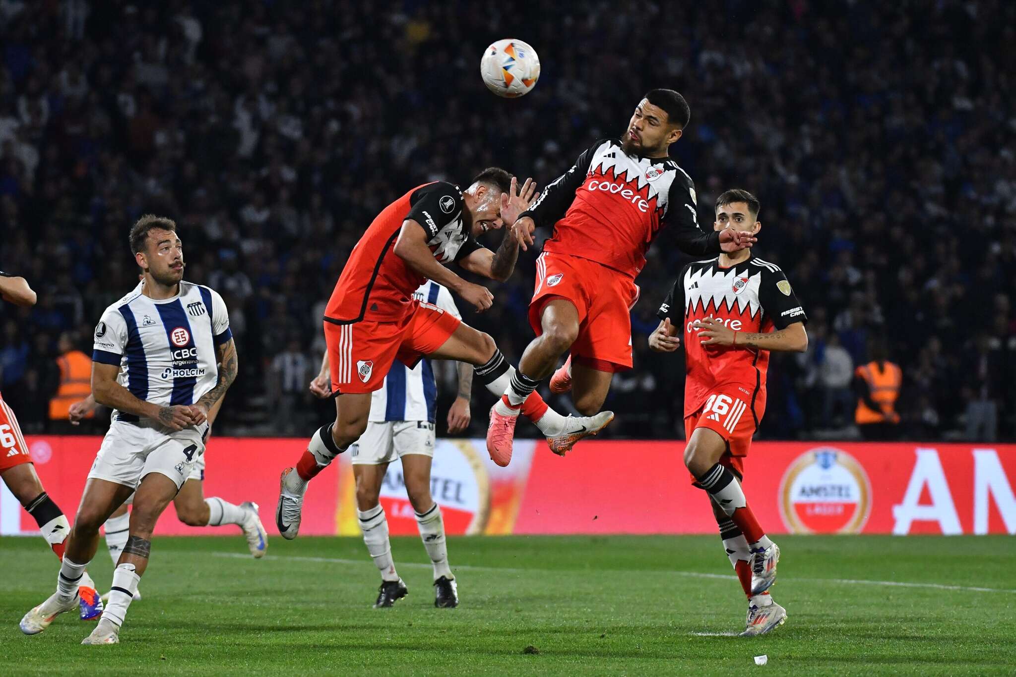 Fútbol: Con gol de Paulo Díaz, River venció a Talleres en la ida de los octavos de final de la Copa Libertadores