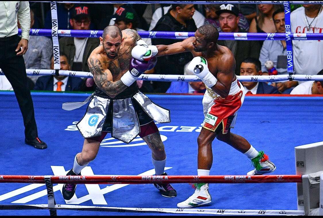 Boxeo: Mayweather derrotó a Gotti en una exhibición