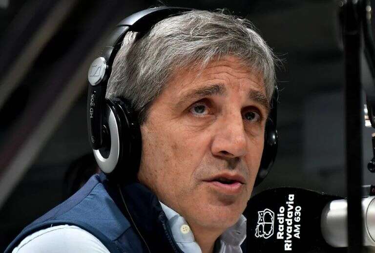 Caputo destacó que se pueden hacer facturas en dólares y se anticipó a un anuncio de una nueva tarjeta