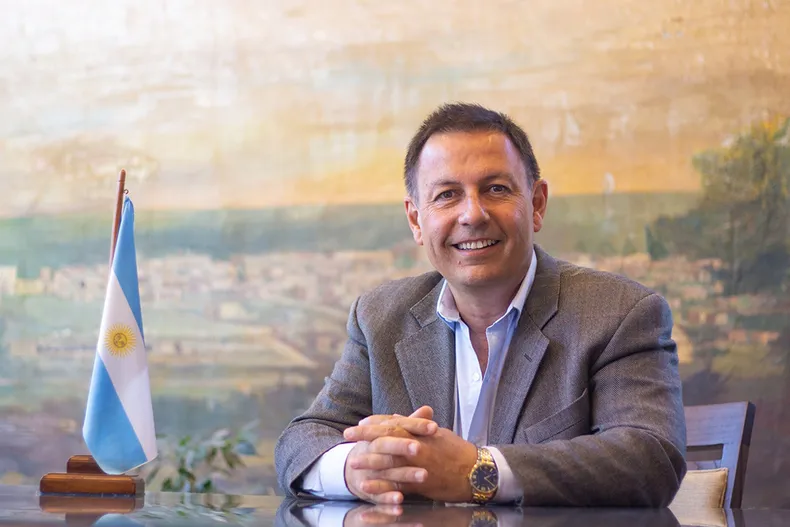 Sabarots cruzó a Altolaguirre y abrió una interna en la UCR
