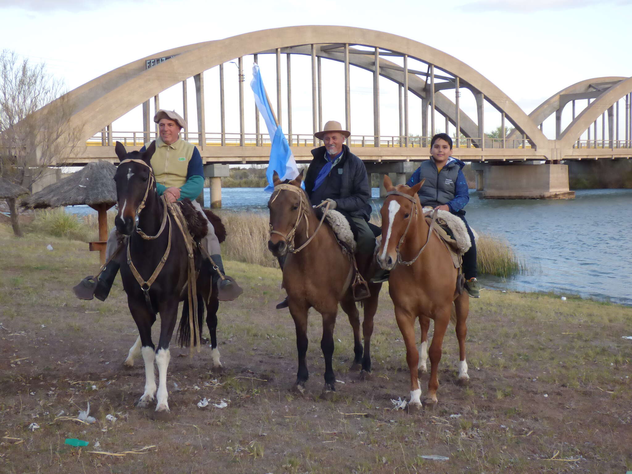 “Cabalgata por la historia” unió a Victorica con Gobernador Duval