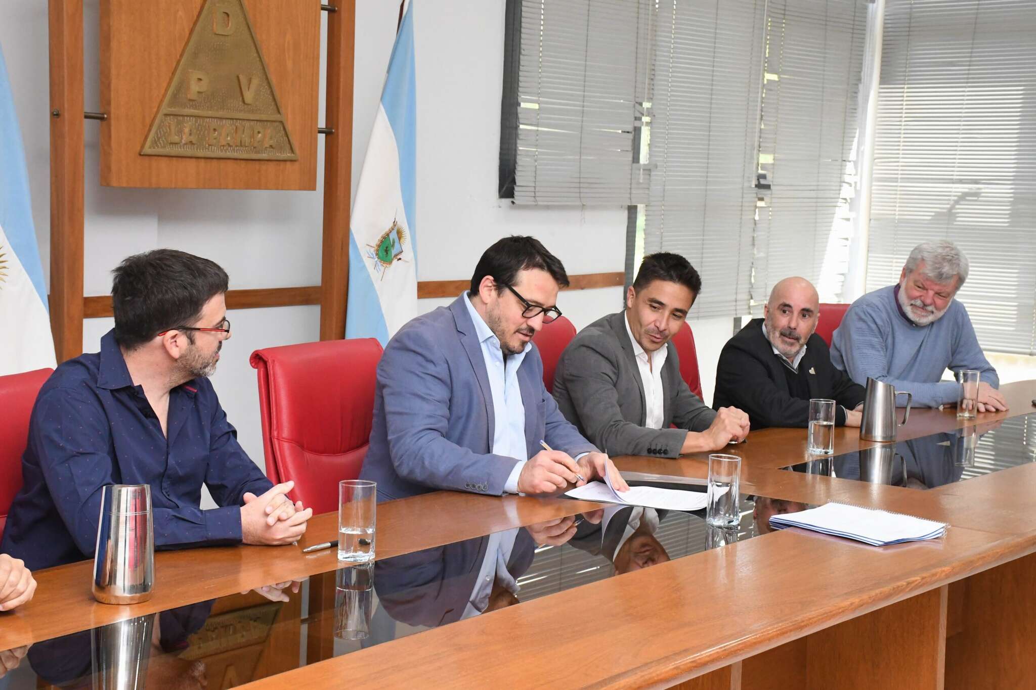 El Gobierno de La Pampa firmó la obra para prevenir desbordes del río Colorado