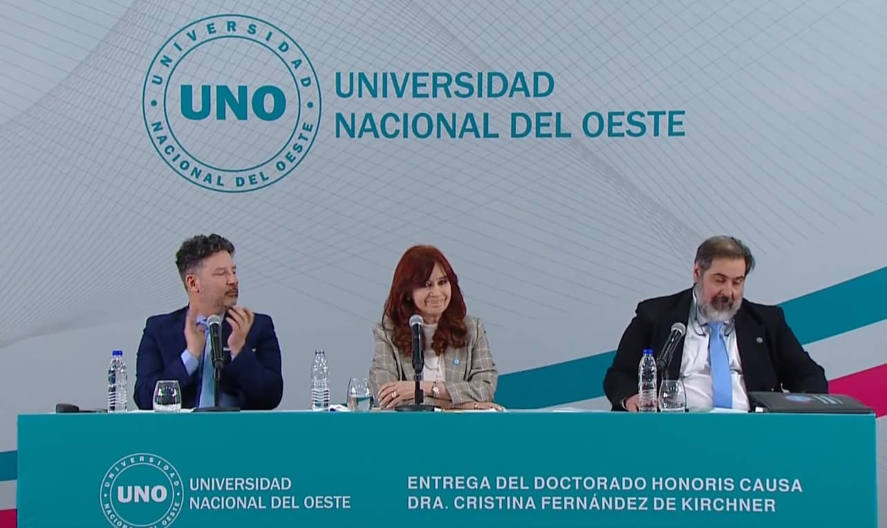 Cristina Kirchner a Javier Milei: “Largue la escuela austríaca, cace el manual de la Argentina y siéntese a administrar el país”
