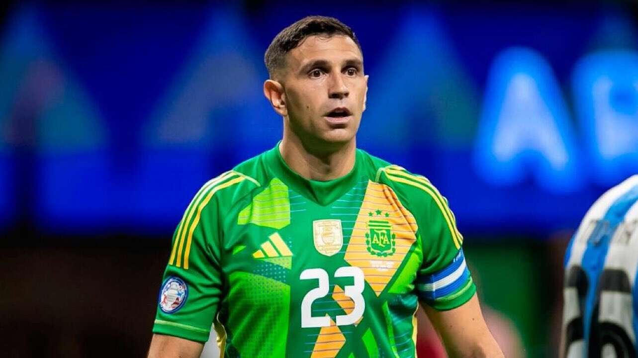 La FIFA sancionó con dos fechas a Dibu Martínez