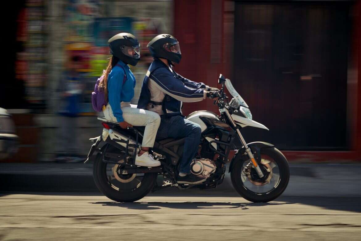 Uber continúa con su desembarco en La Pampa y suma motos y envío de paquetes