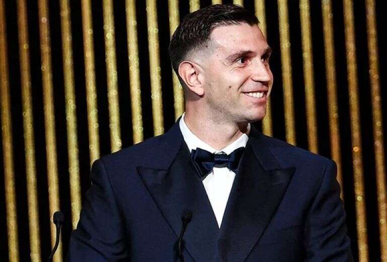Fútbol: Dibu Martínez hace historia; ganó el Premio Yashin por segundo año consecutivo