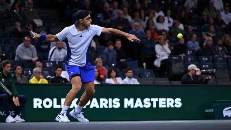 Tenis: Cerúndolo perdió con Tsitsipas y ya no quedan argentinos en el Masters 1000 de París