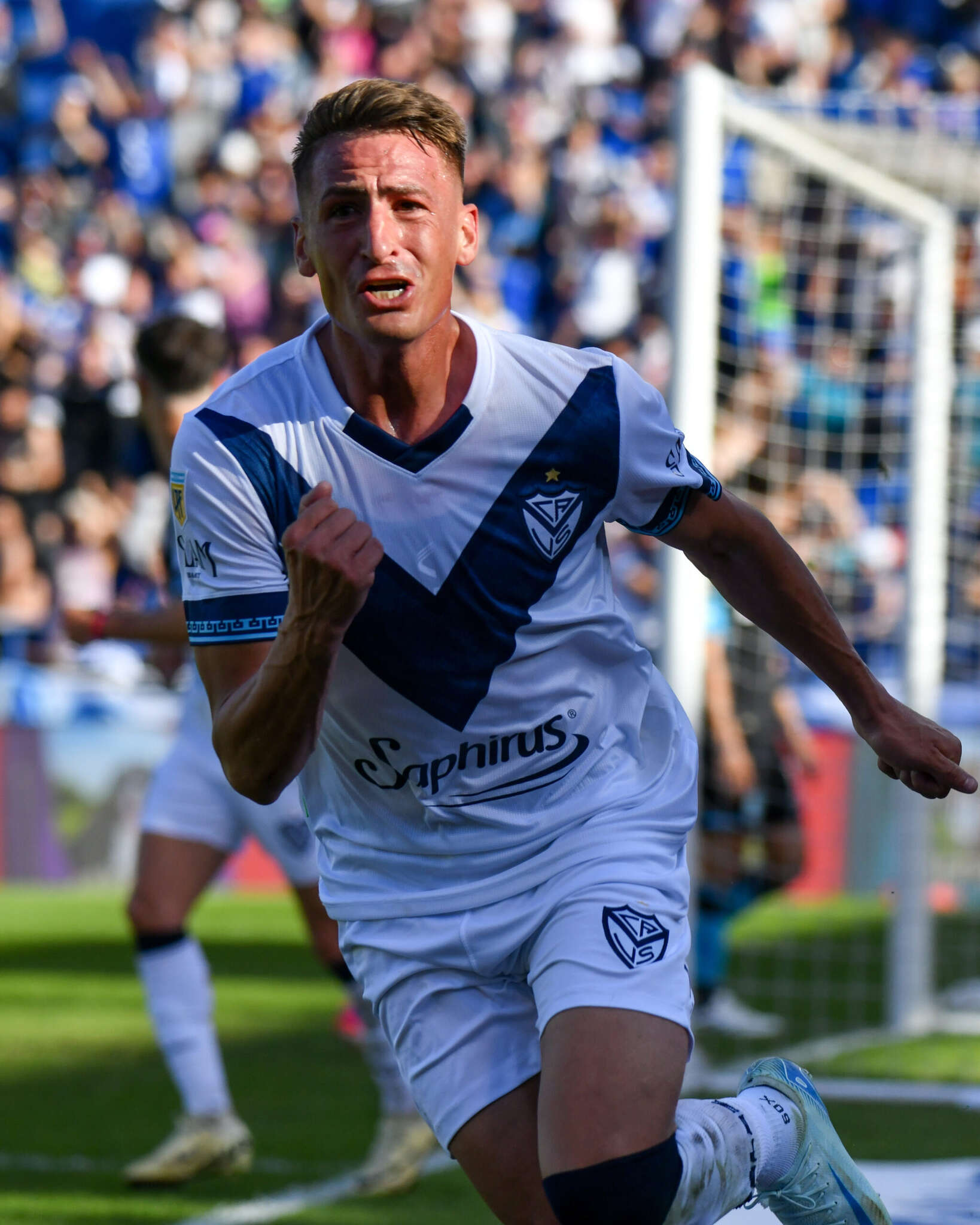 Fútbol: Triunfo agónico de Vélez que le permite continuar como único puntero