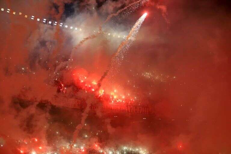 Fútbol: Clausuraron El Monumental por el uso de bengalas y fuegos artificiales ante Atlético Mineiro