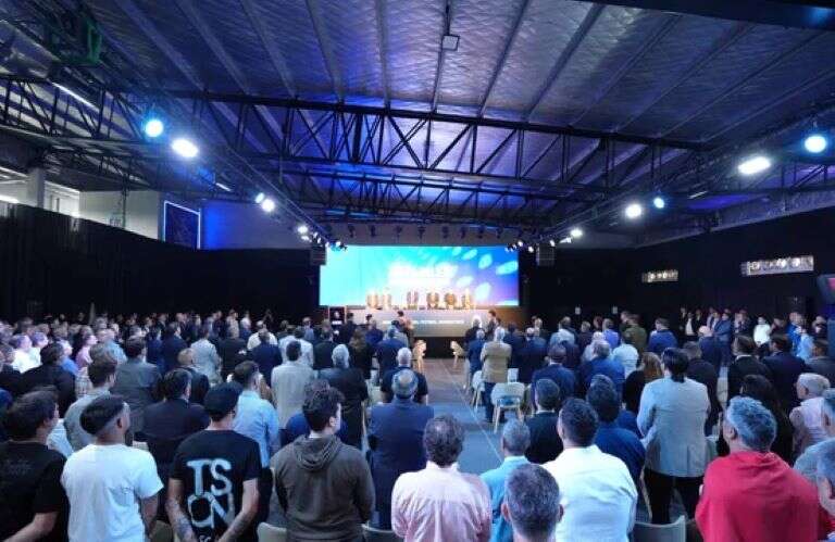 Fútbol: La AFA aprobó la reelección de Tapia y eliminó los descensos de la Liga Profesional