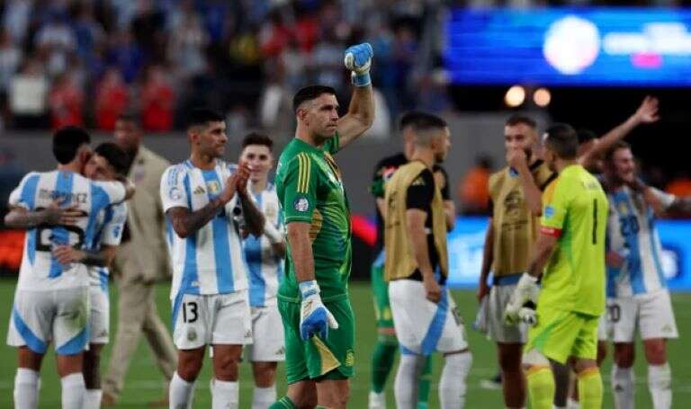 Fútbol: Scaloni presentó la lista de convocados de la Selección argentina y vuelve Dibu Martínez