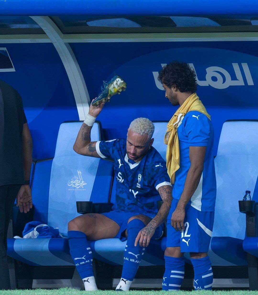 Fútbol: Neymar jugó 30 minutos y se volvió a lesionar