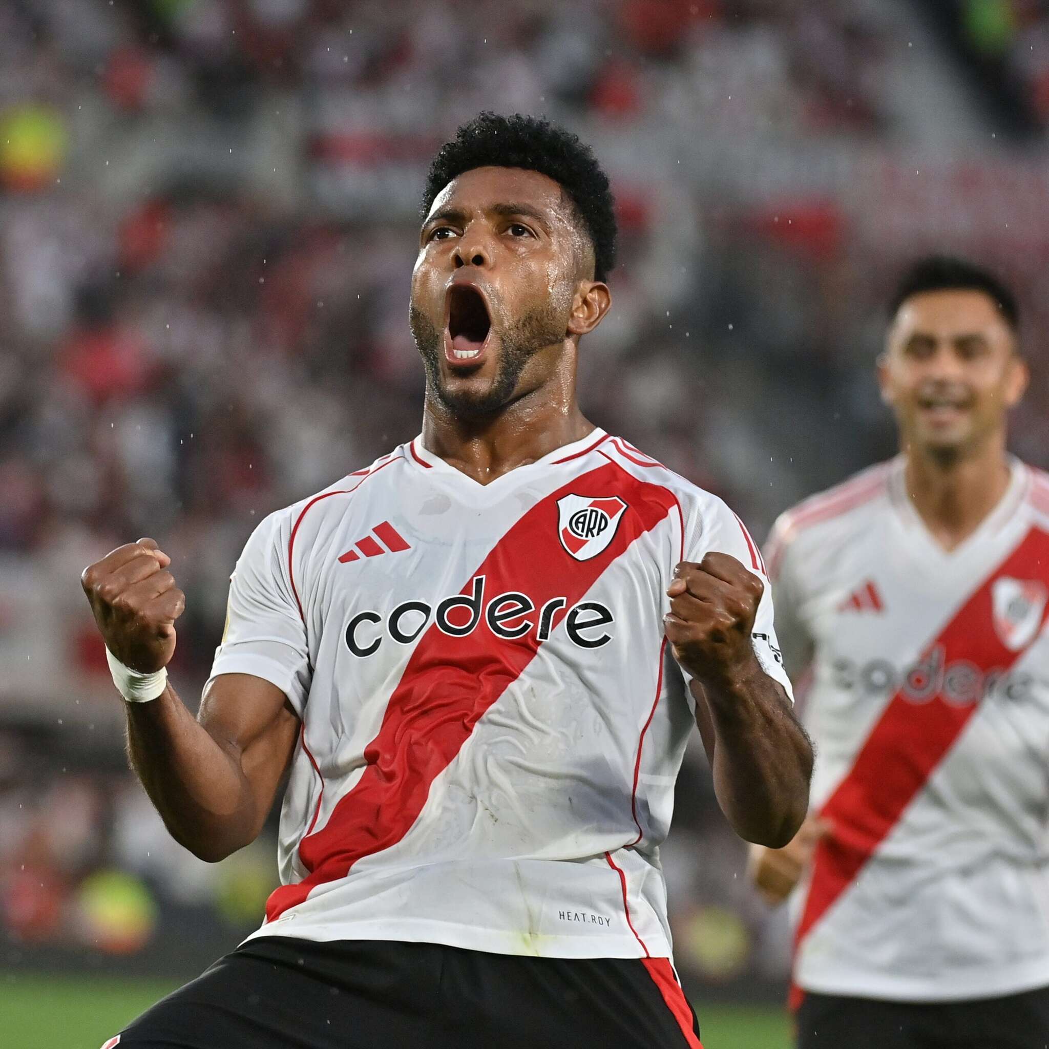 Fútbol: River goleó a Barracas Central y continúa en la pelea del campeonato