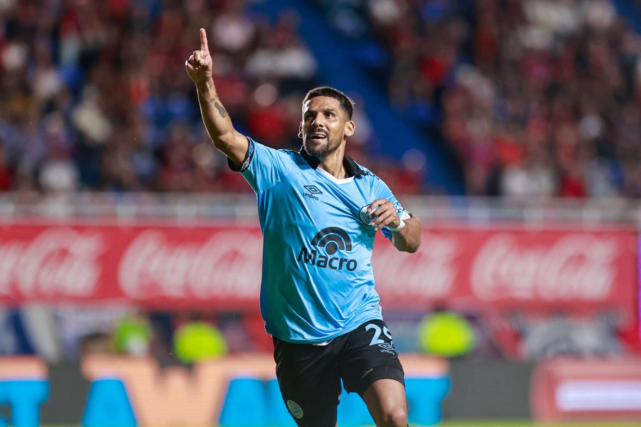 Fútbol: Belgrano superó a San Lorenzo y agravó su malestar