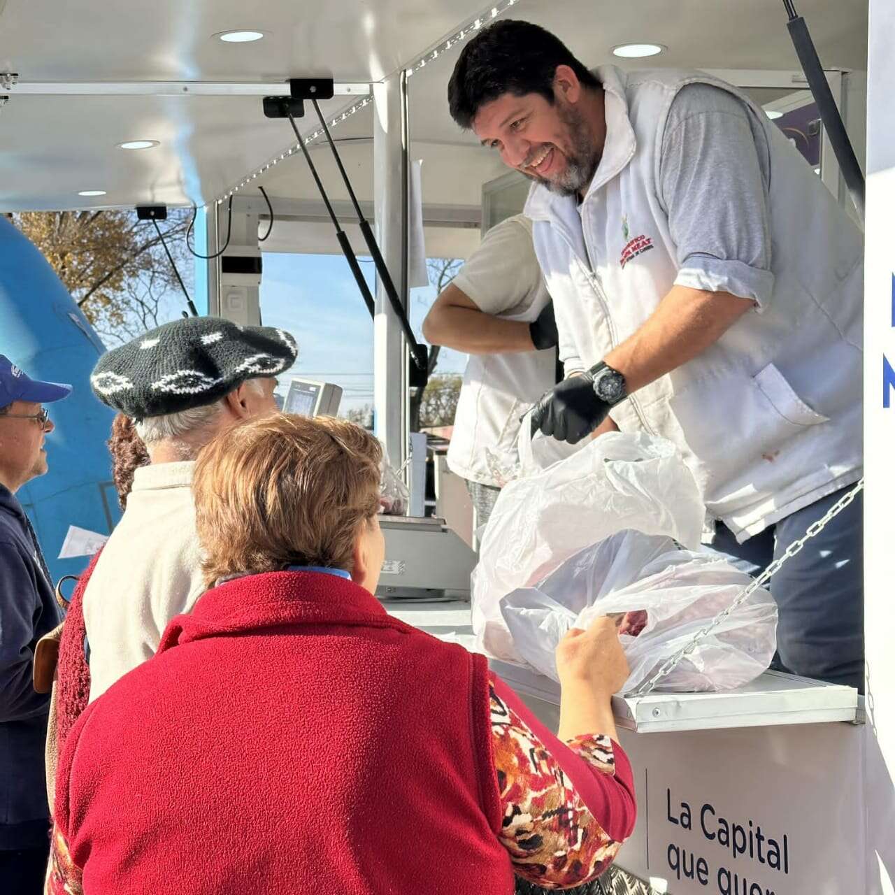 Mercado Municipal: Otro jueves de ofertas en el barrio Esperanza de Santa Rosa