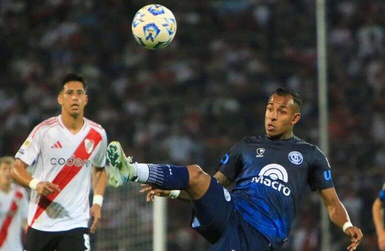 Fútbol: Sobre el final, River perdió ante Independiente Rivadavia por la Liga Profesional