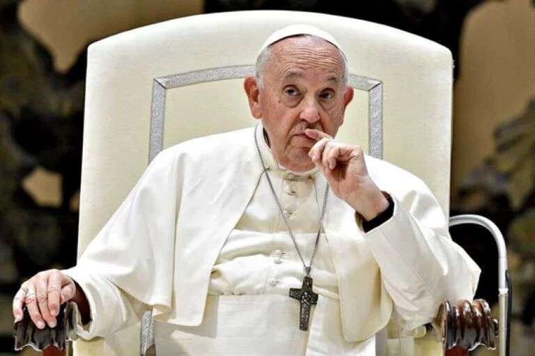 Vaticano: El papa Francisco “durmió bien y está descansando”